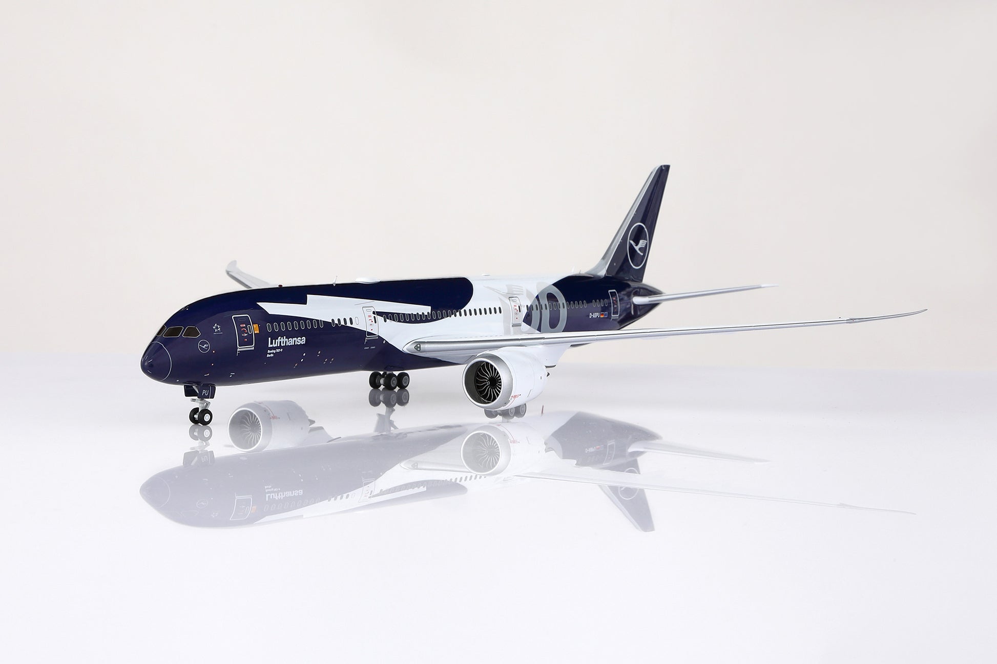 Lufthansa B787-9 "Lufthansa 100th Anniversary" D-ABPU 4