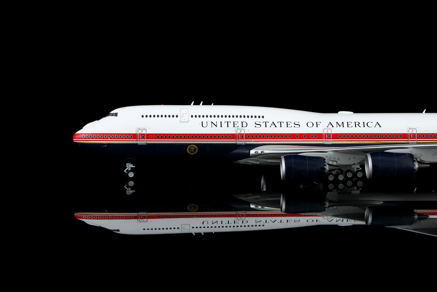 United States Air Force B747-8 30000 – image 4
