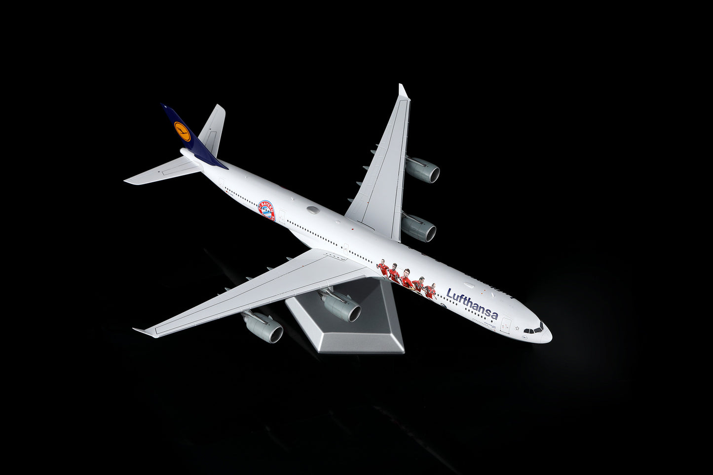 Lufthansa A340-600 "FC Bayern München" D-AIHK – image 2
