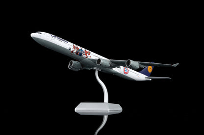 Lufthansa A340-600 "FC Bayern München" D-AIHK – image 3