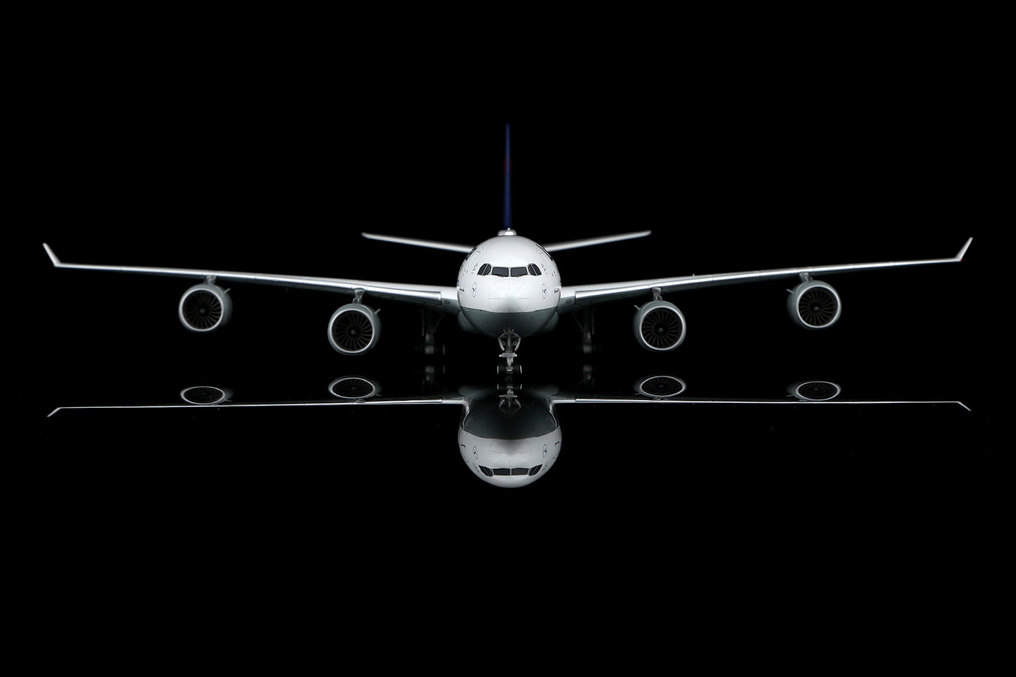 Lufthansa A340-600 "FC Bayern München" D-AIHK – image 4