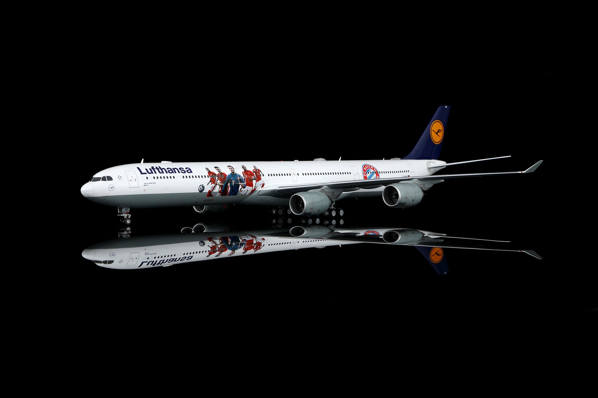 Lufthansa A340-600 "FC Bayern München" D-AIHK – image 5