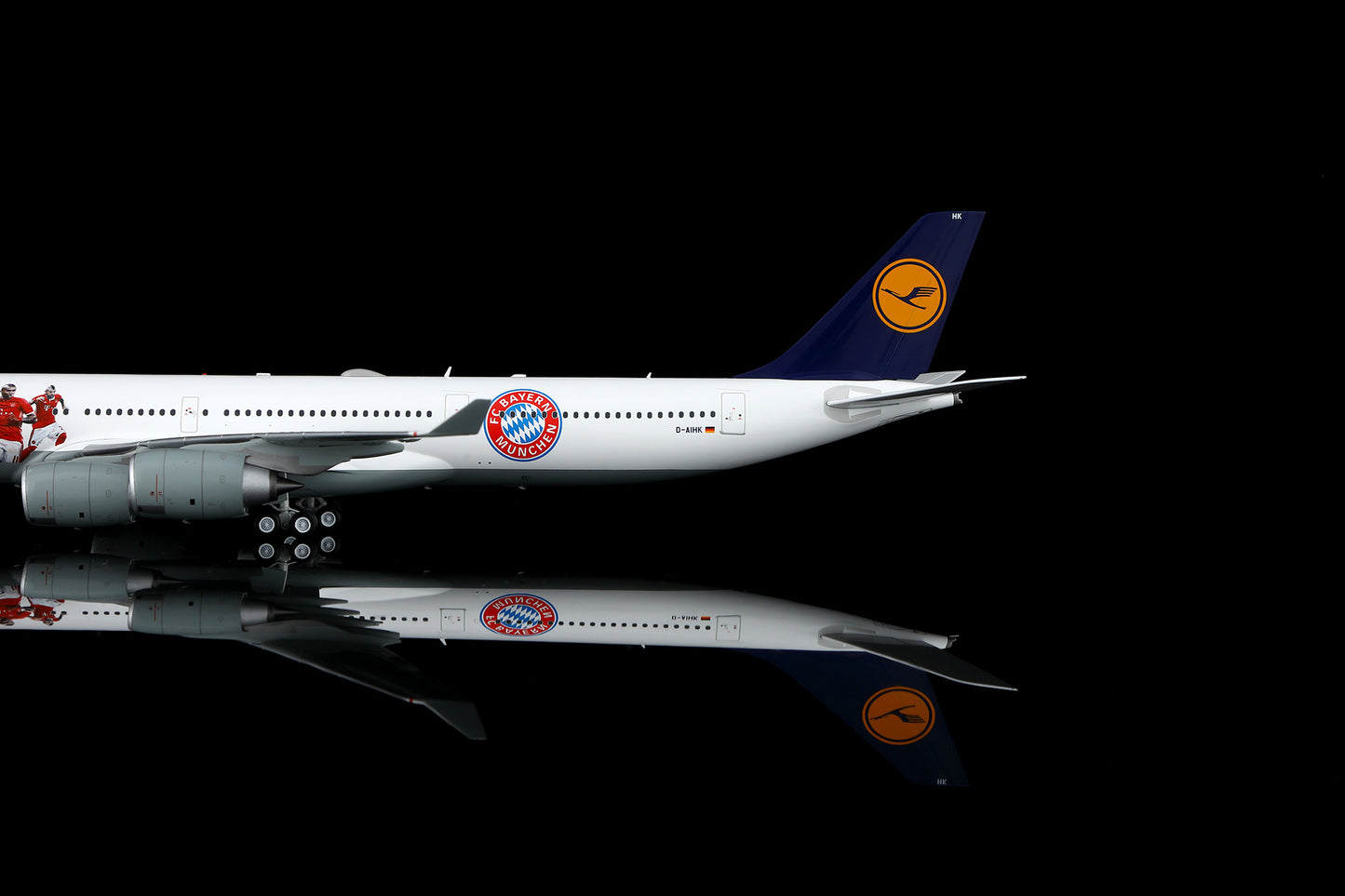 Lufthansa A340-600 "FC Bayern München" D-AIHK – image 8