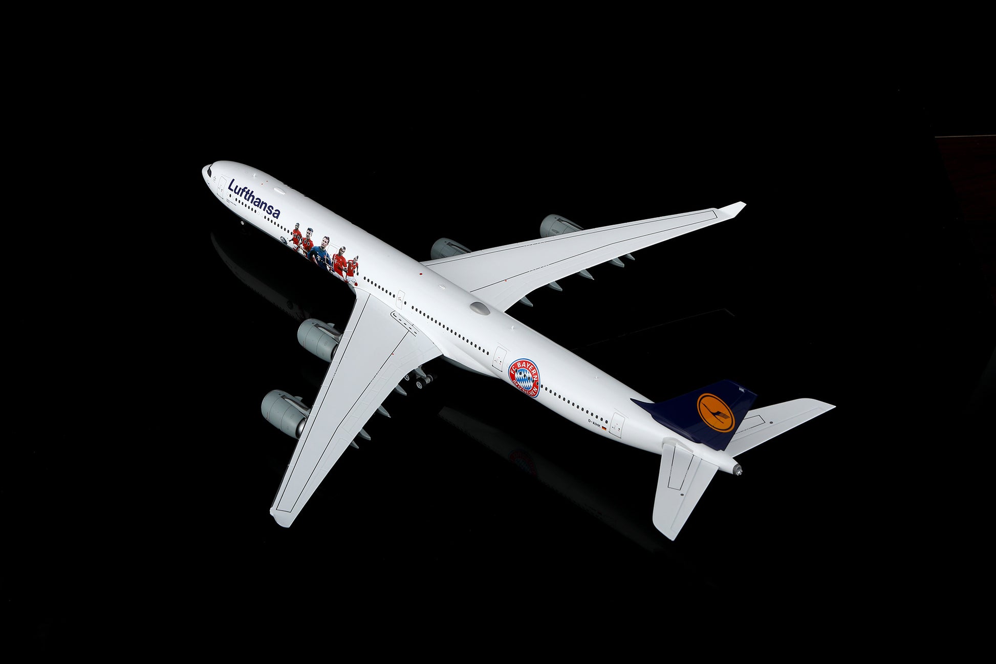 Lufthansa A340-600 "FC Bayern München" D-AIHK – image 10