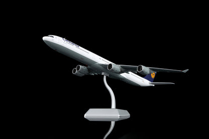 Lufthansa A340-600 D-AIHY – image 2