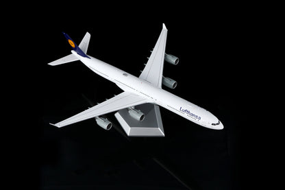 Lufthansa A340-600 D-AIHY – image 3