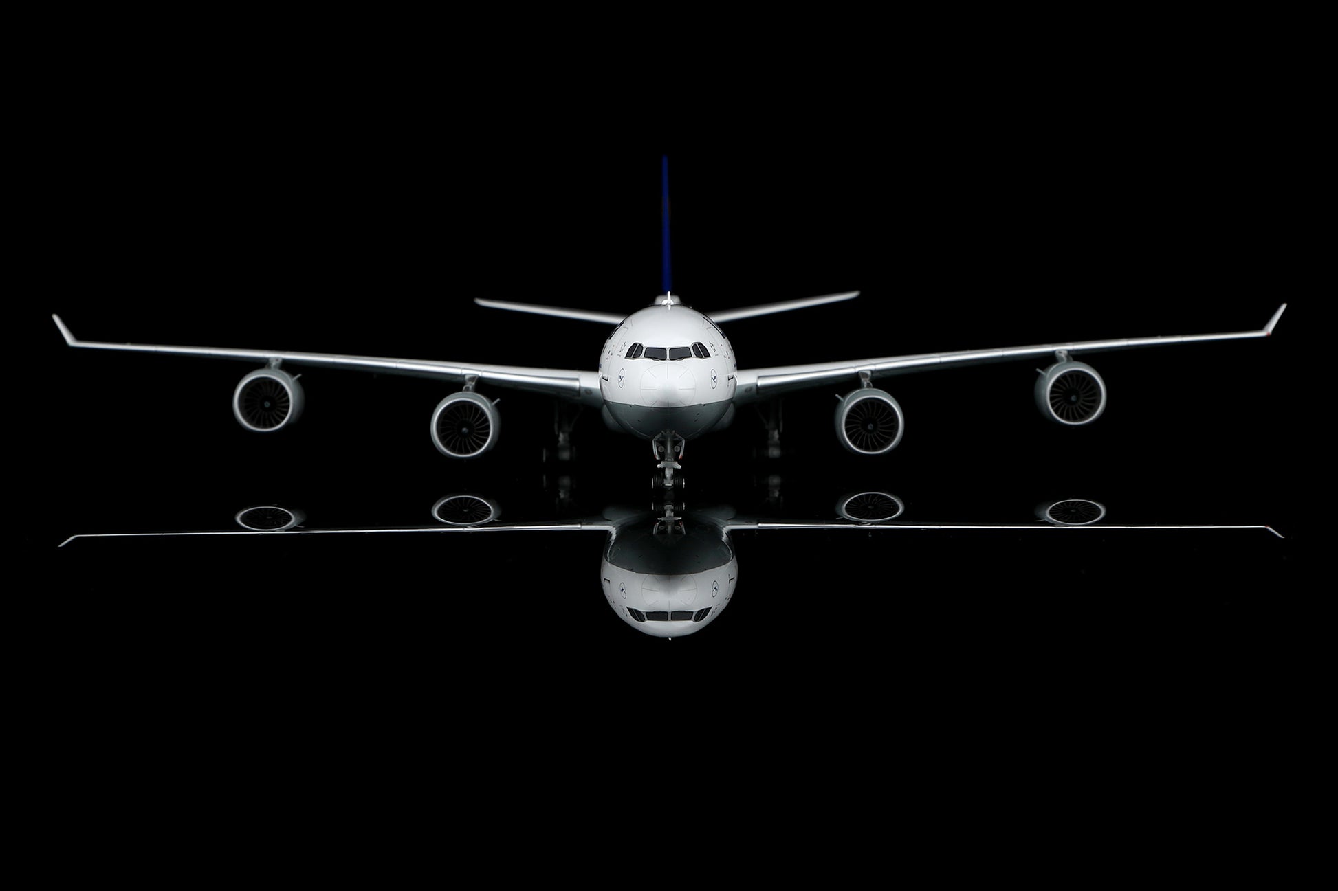 Lufthansa A340-600 D-AIHY – image 8
