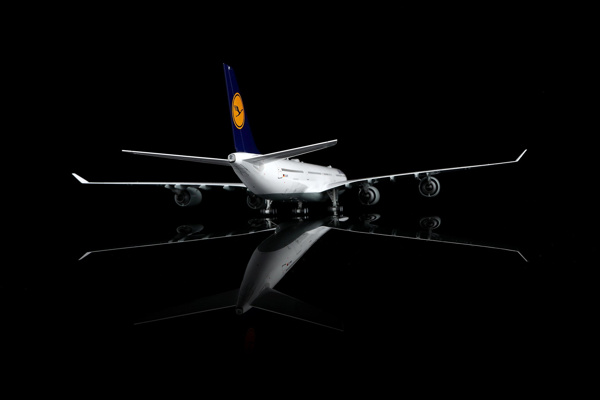 Lufthansa A340-600 D-AIHY – image 9