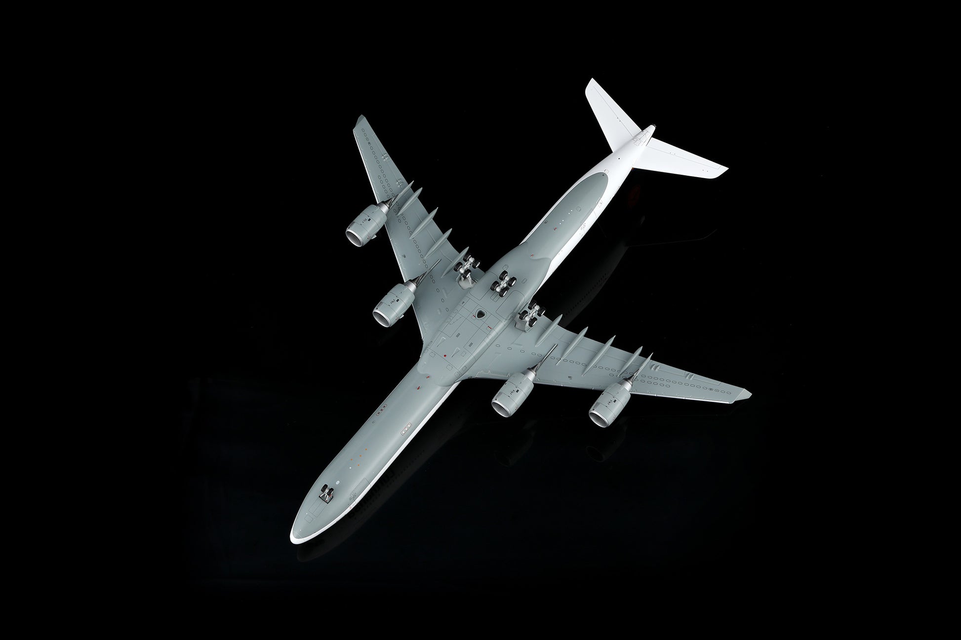 Lufthansa A340-600 D-AIHY – image 11