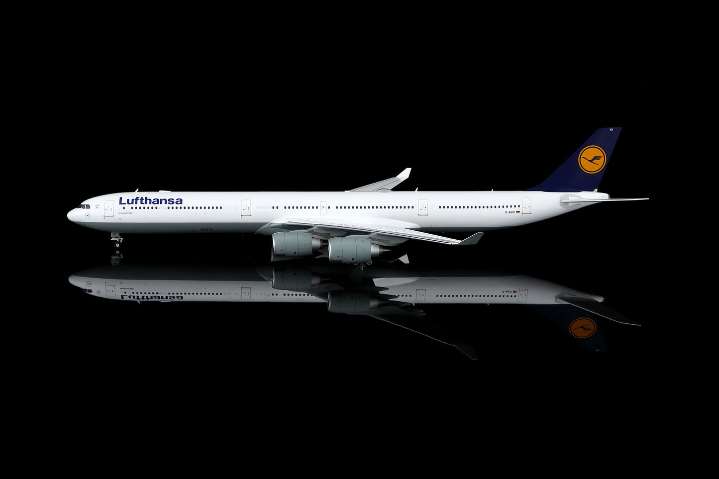 Lufthansa A340-600 D-AIHY – image 12