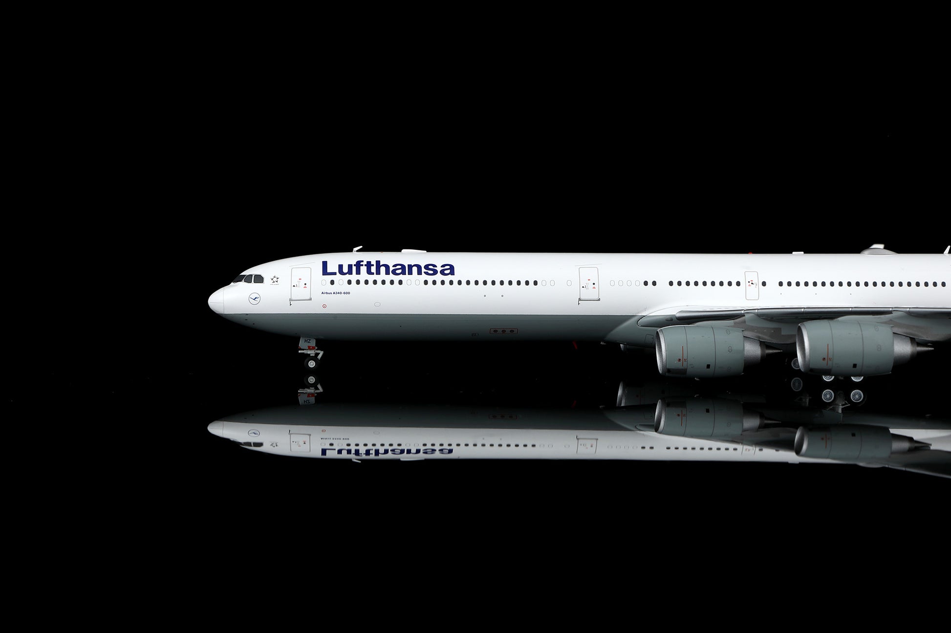 Lufthansa A340-600 D-AIHZ – image 7
