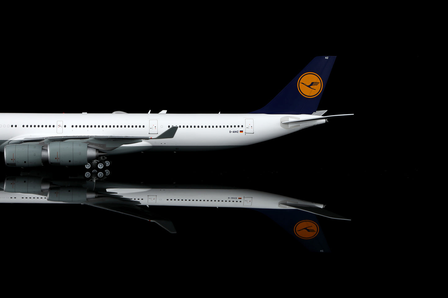 Lufthansa A340-600 D-AIHZ – image 8