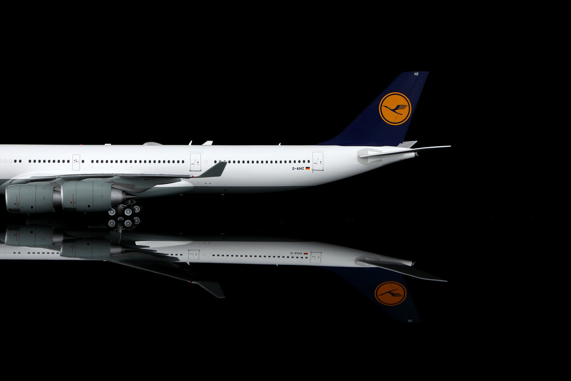 Lufthansa A340-600 D-AIHZ – image 8