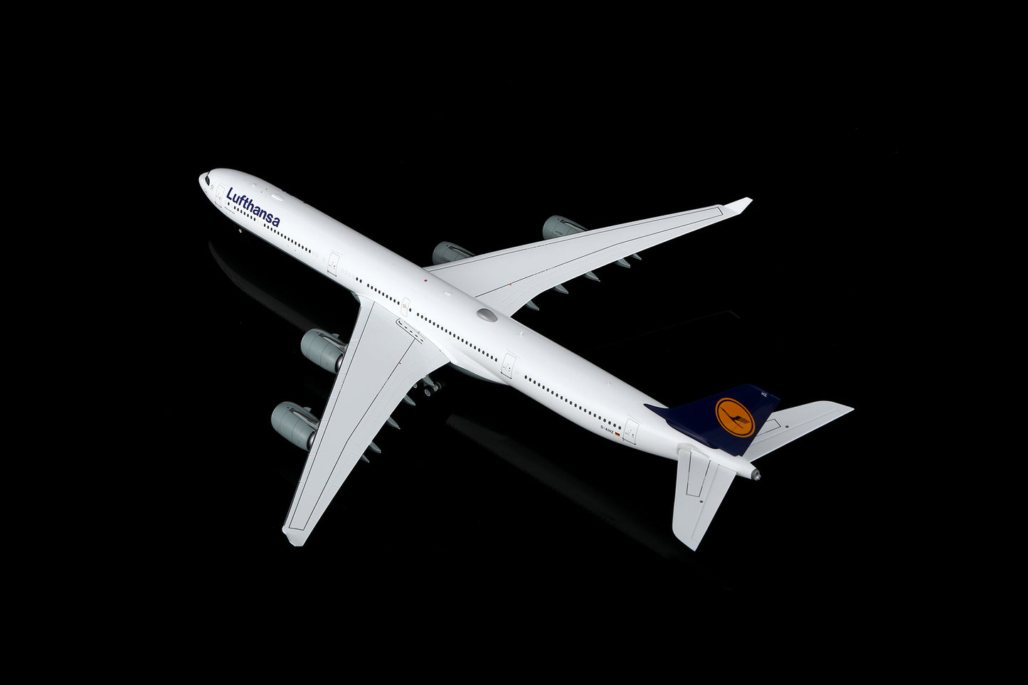 Lufthansa A340-600 D-AIHZ – image 10