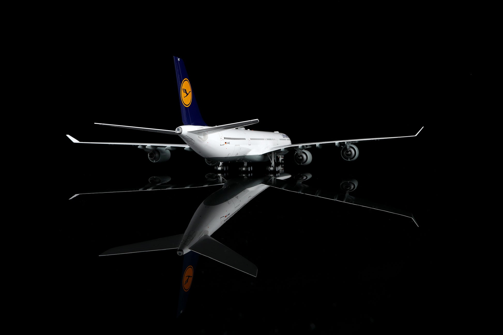 Lufthansa A340-600 D-AIHZ – image 11