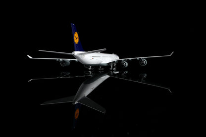 Lufthansa A340-600 D-AIHZ – image 11