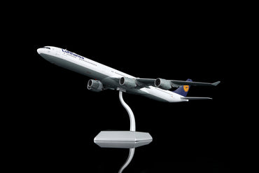 Lufthansa A340-600 D-AIHX – image 2