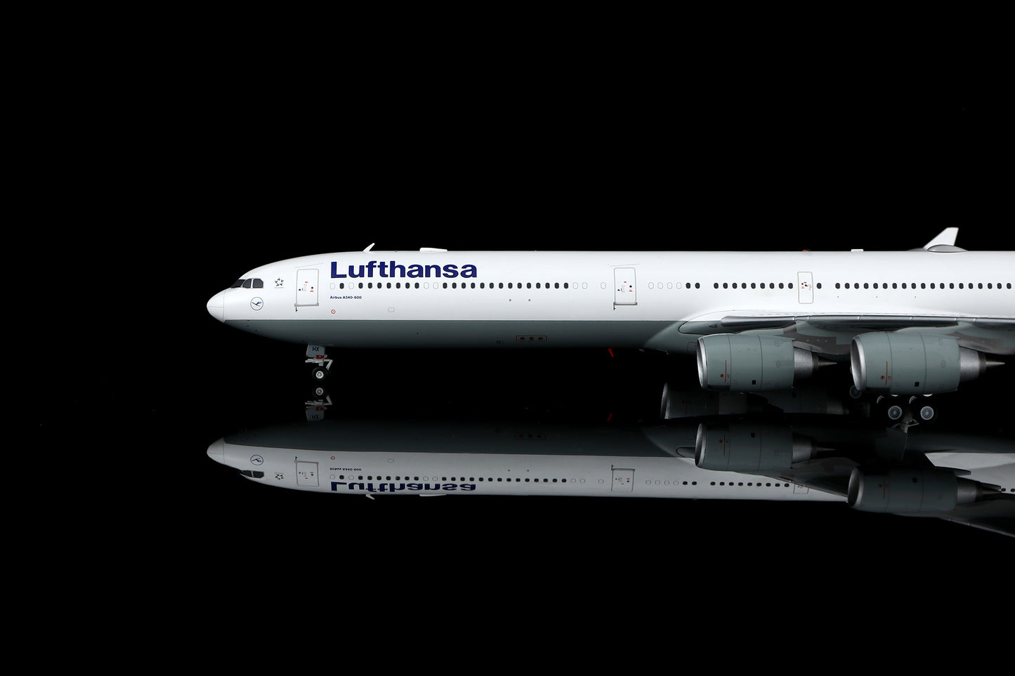 Lufthansa A340-600 D-AIHX – image 4