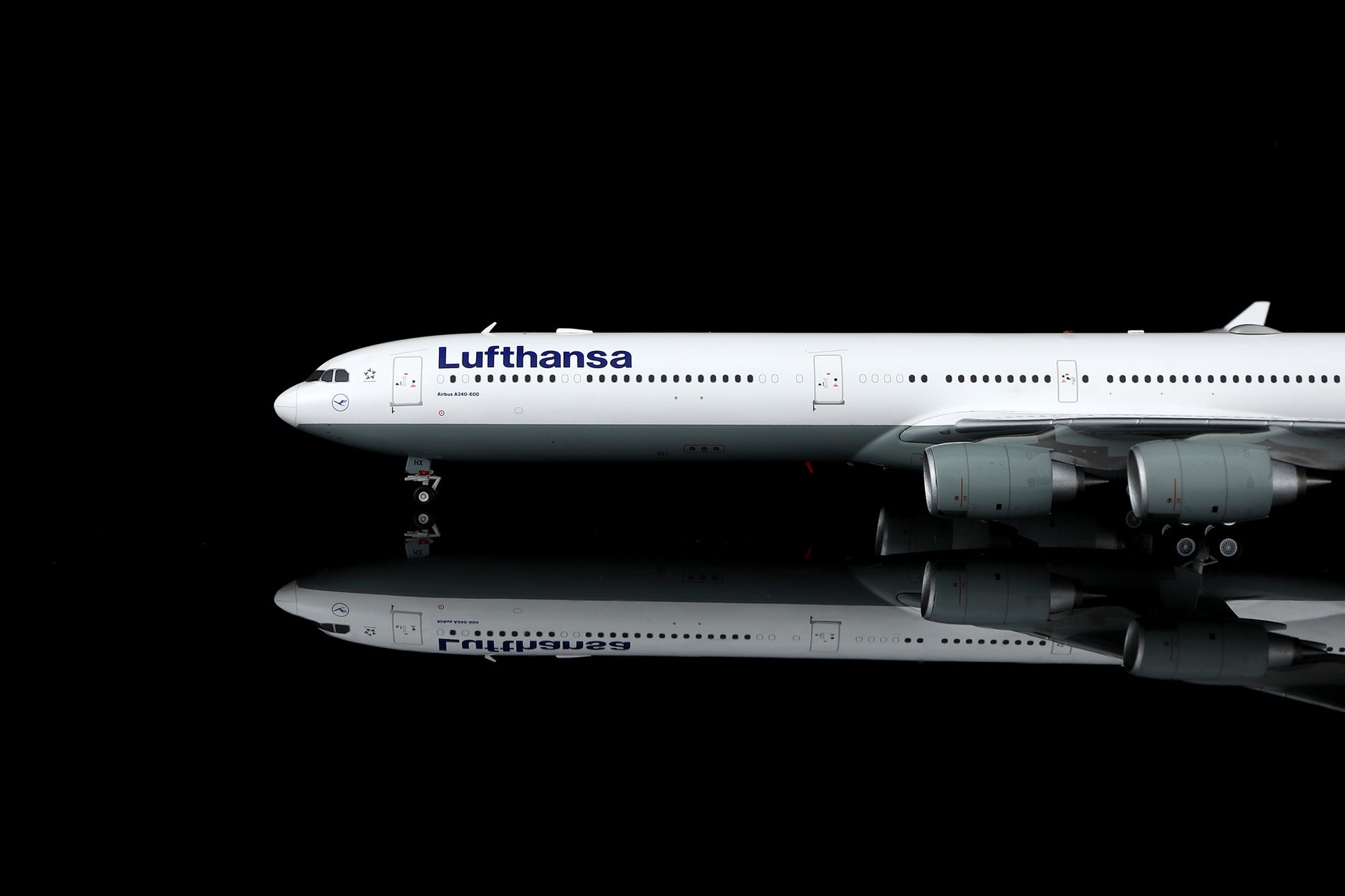 Lufthansa A340-600 D-AIHX – image 4