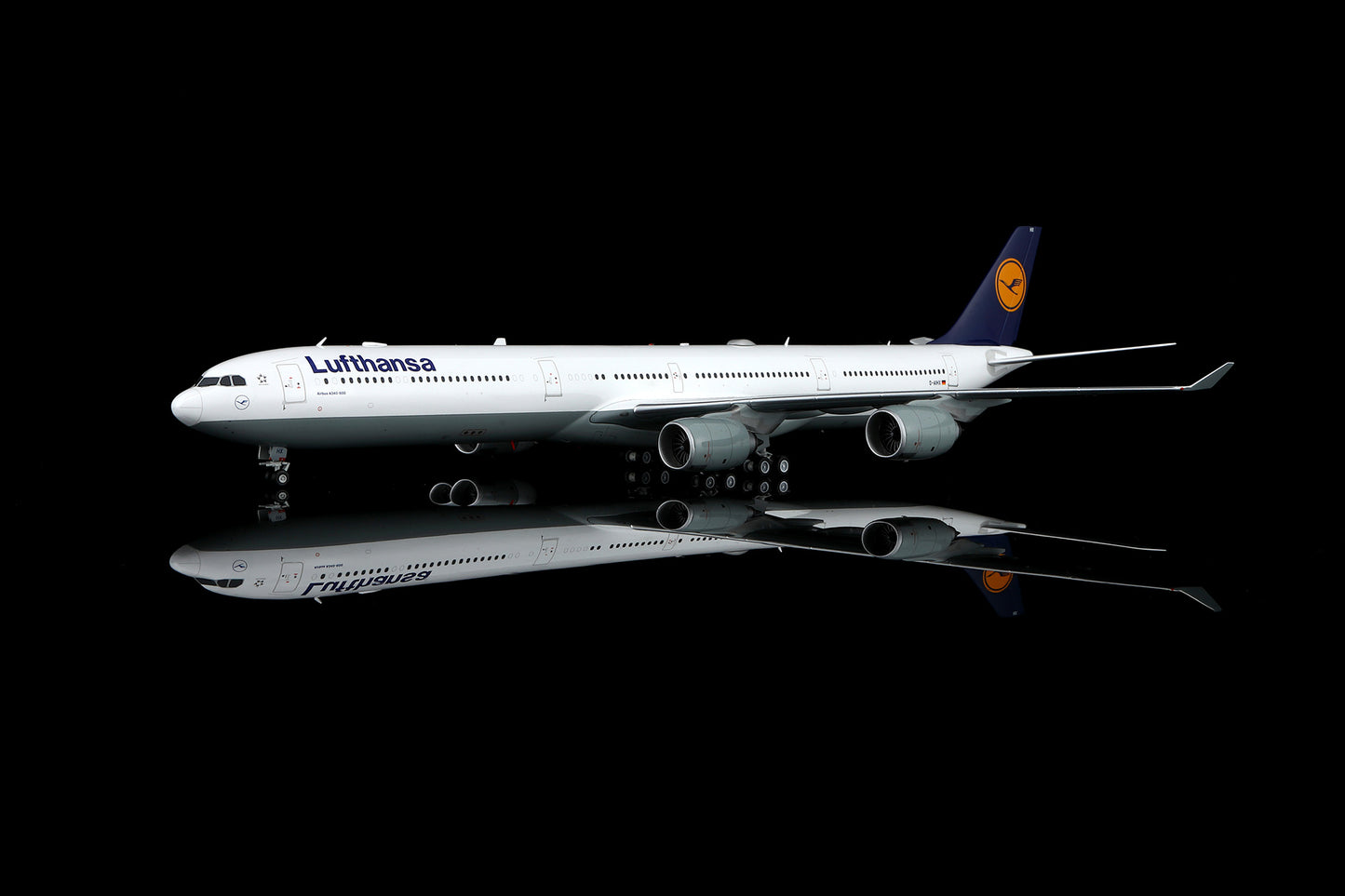 Lufthansa A340-600 D-AIHX – image 6