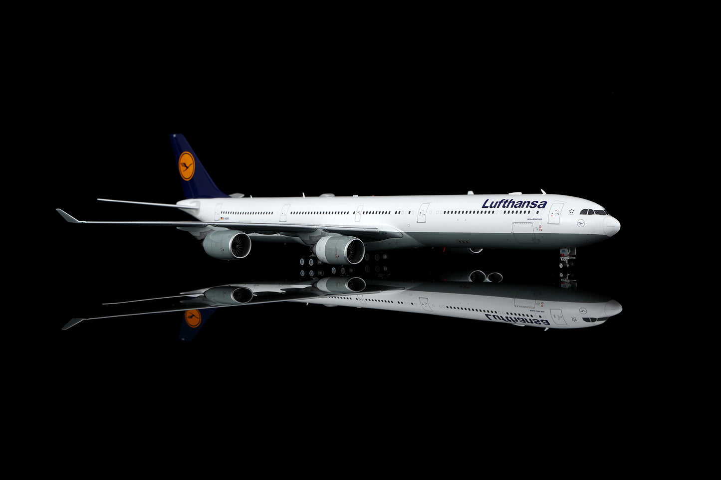 Lufthansa A340-600 D-AIHX – image 7