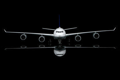 Lufthansa A340-600 D-AIHX – image 8