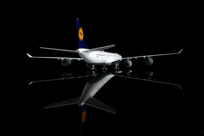 Lufthansa A340-600 D-AIHX – image 9