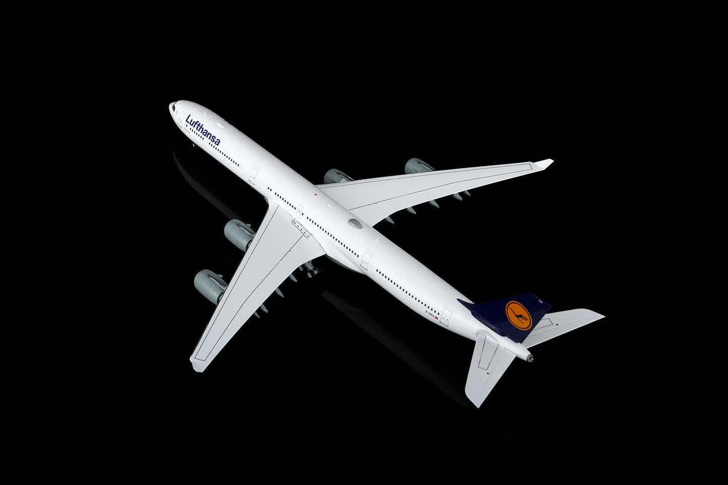 Lufthansa A340-600 D-AIHX – image 10