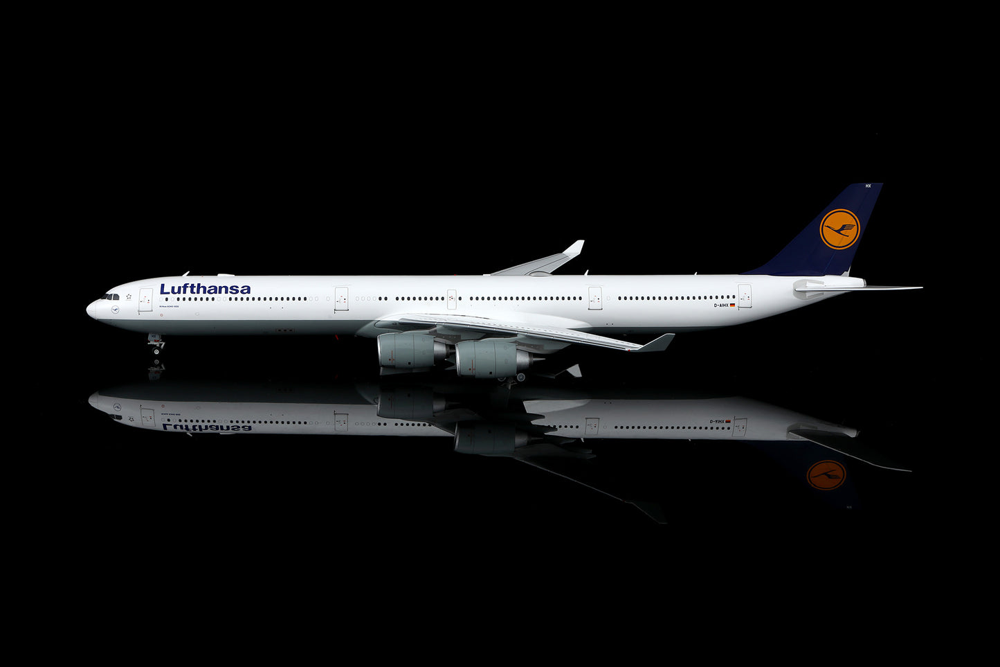 Lufthansa A340-600 D-AIHX – image 12