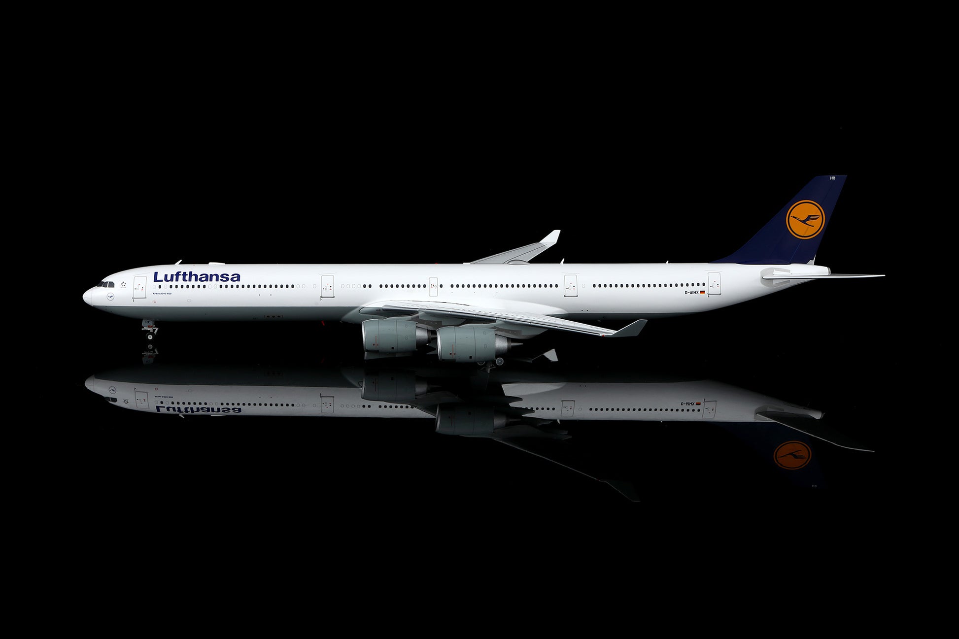 Lufthansa A340-600 D-AIHX – image 12