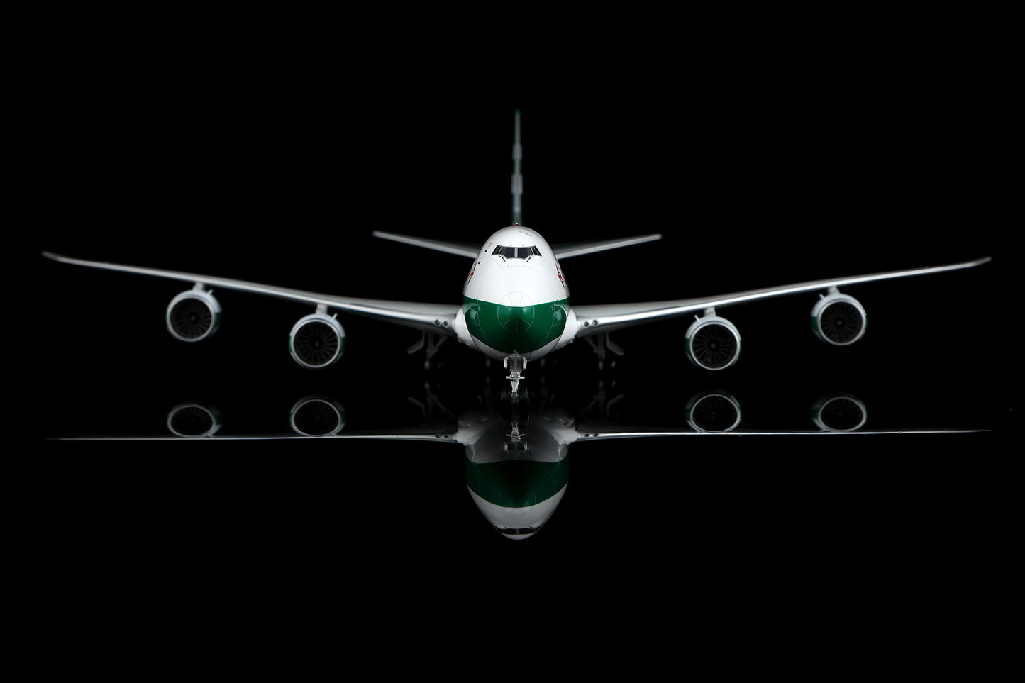 Cathay Pacific B747-8F "80th Anniversary Retro" B-LJE