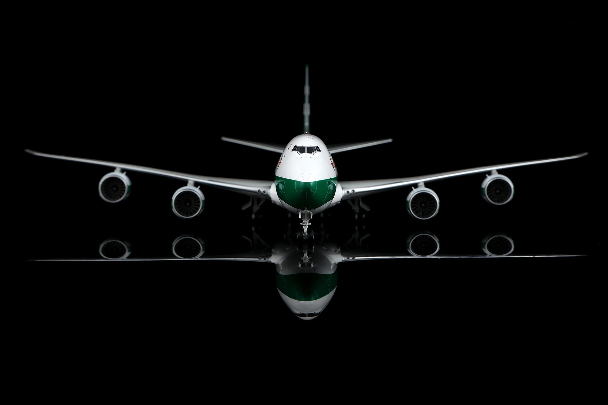 Cathay Pacific B747-8F "80th Anniversary Retro" B-LJE