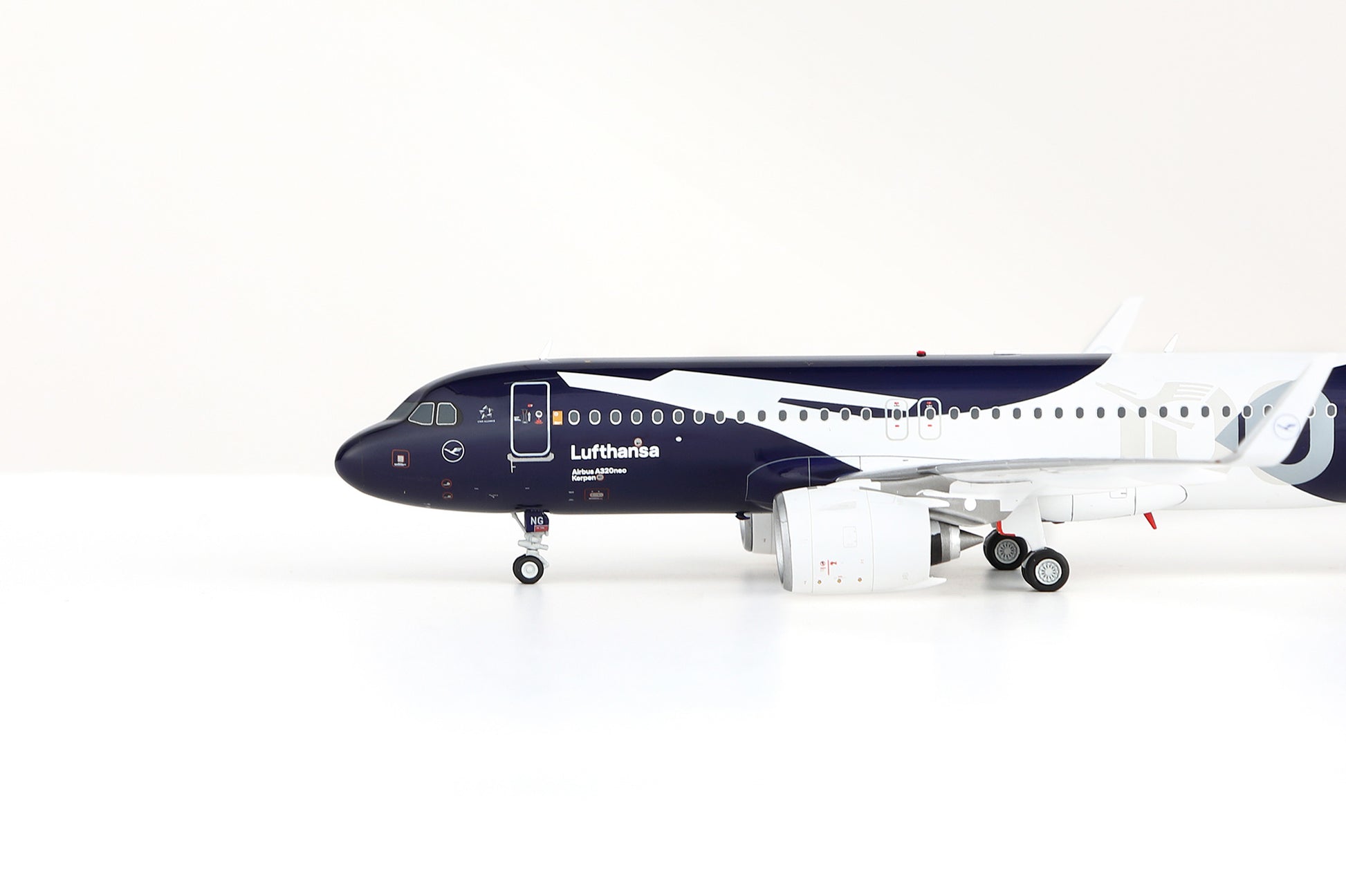 Lufthansa A320neo 100th Anniversary D-AING