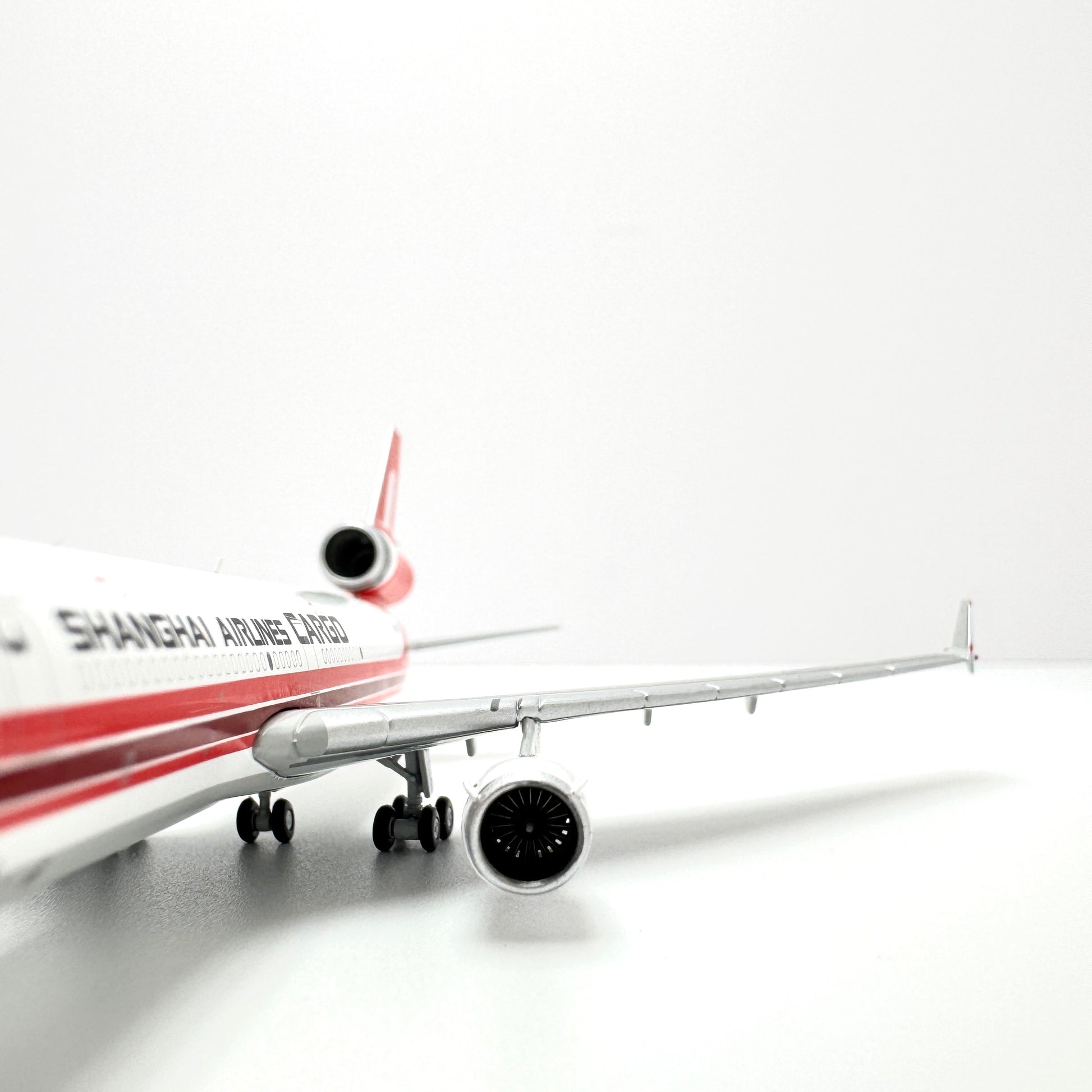 Shanghai Airlines MD-11 Reg. B-2177 image 10