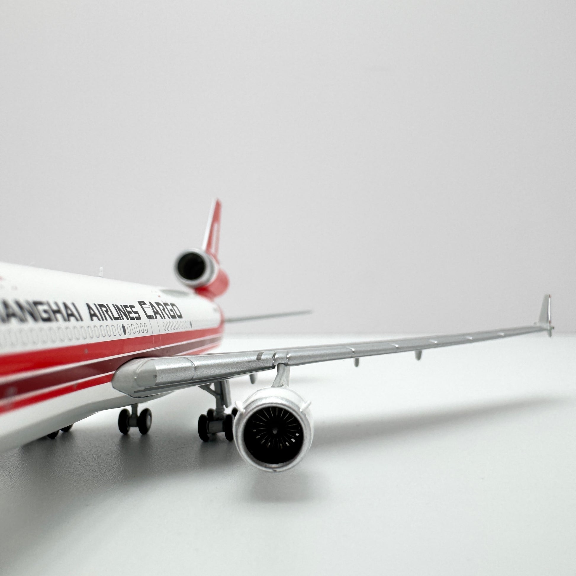 Shanghai Airlines MD-11 Reg. B-2179 image 4