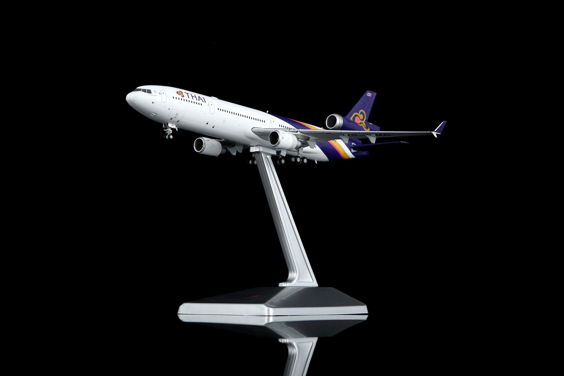 THAI Airways MD-11 HS-TME Standard Version image 11
