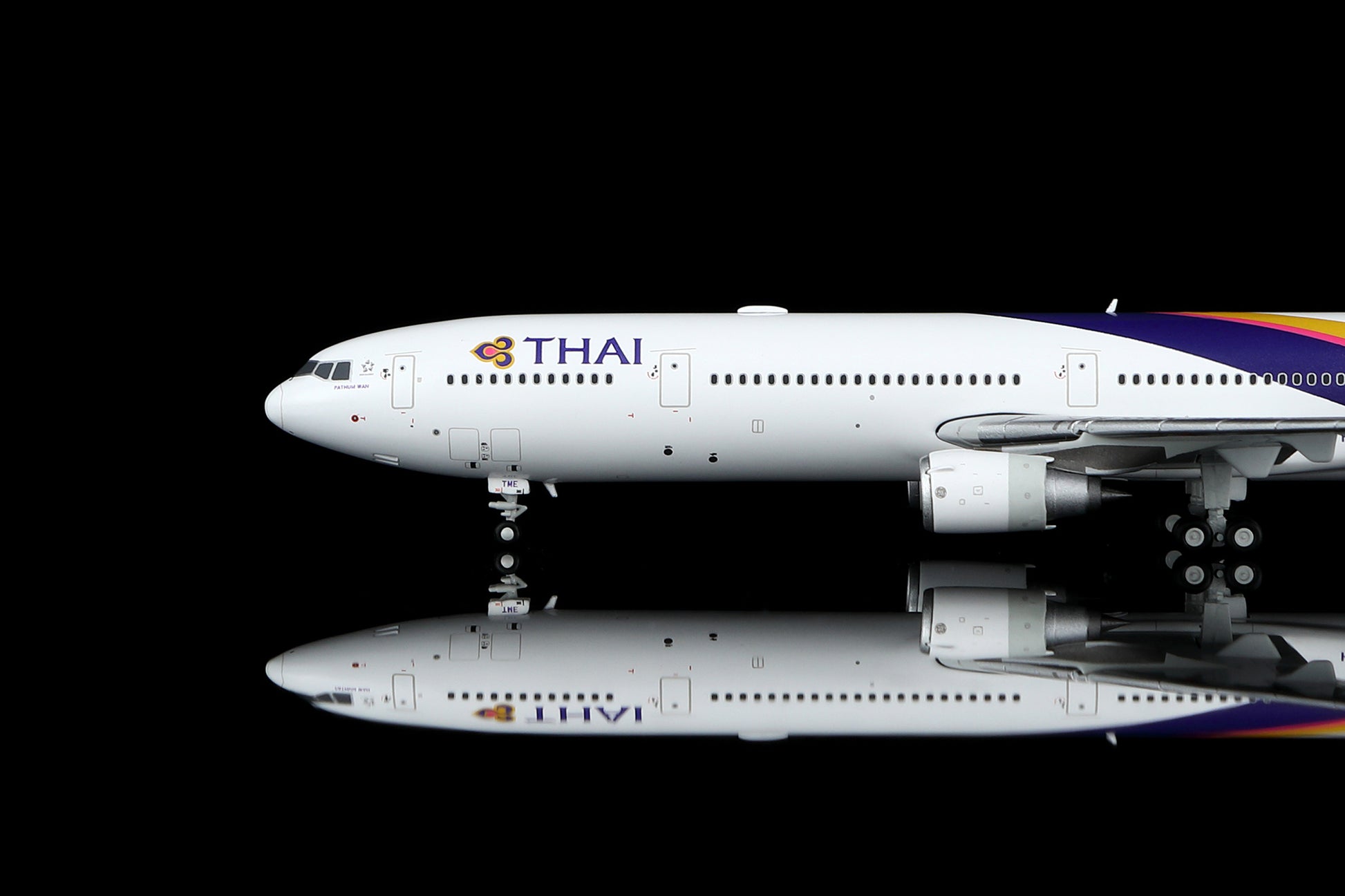 THAI Airways MD-11 HS-TME Standard Version image 2