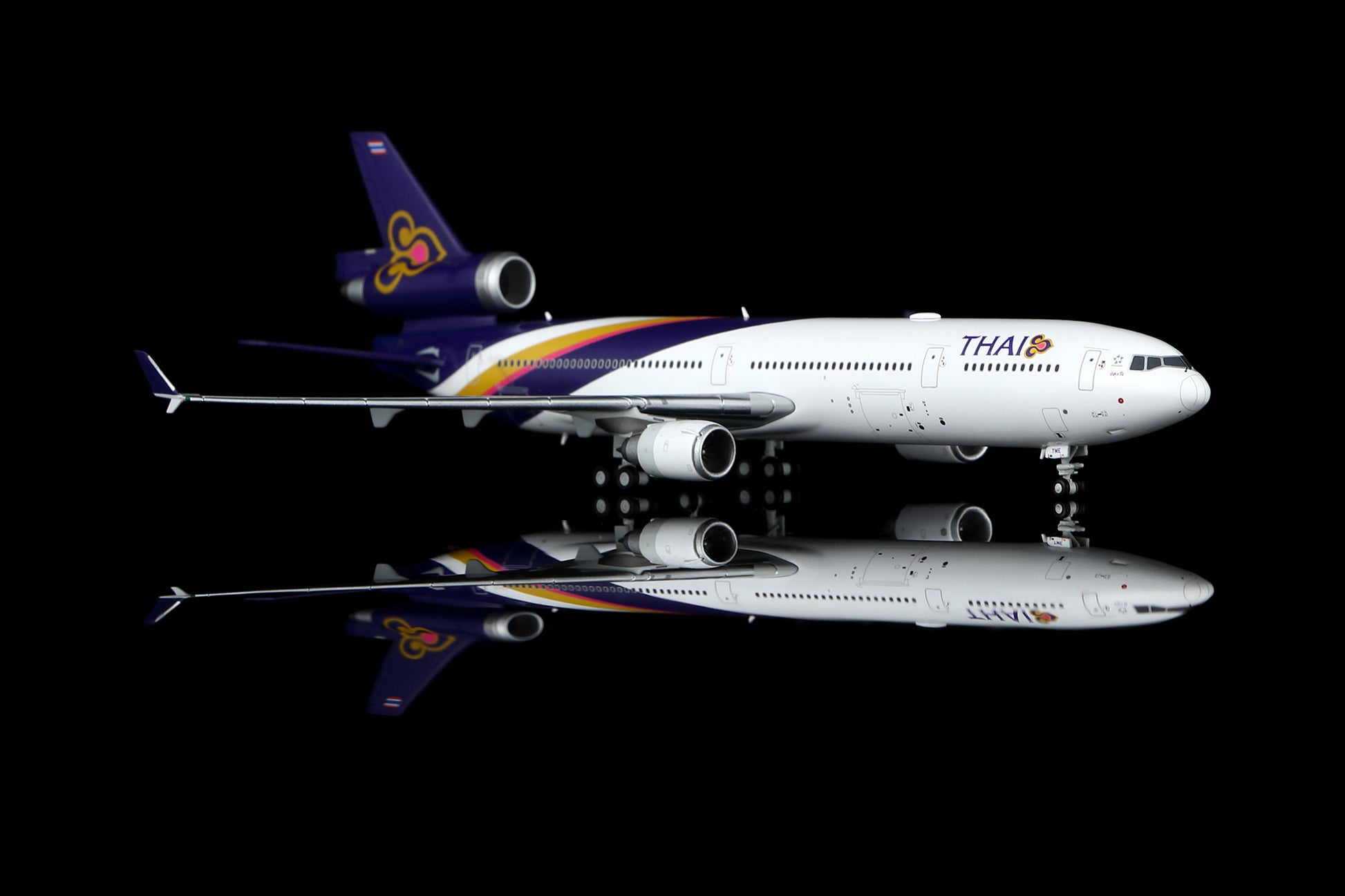 THAI Airways MD-11 HS-TME Standard Version image 5