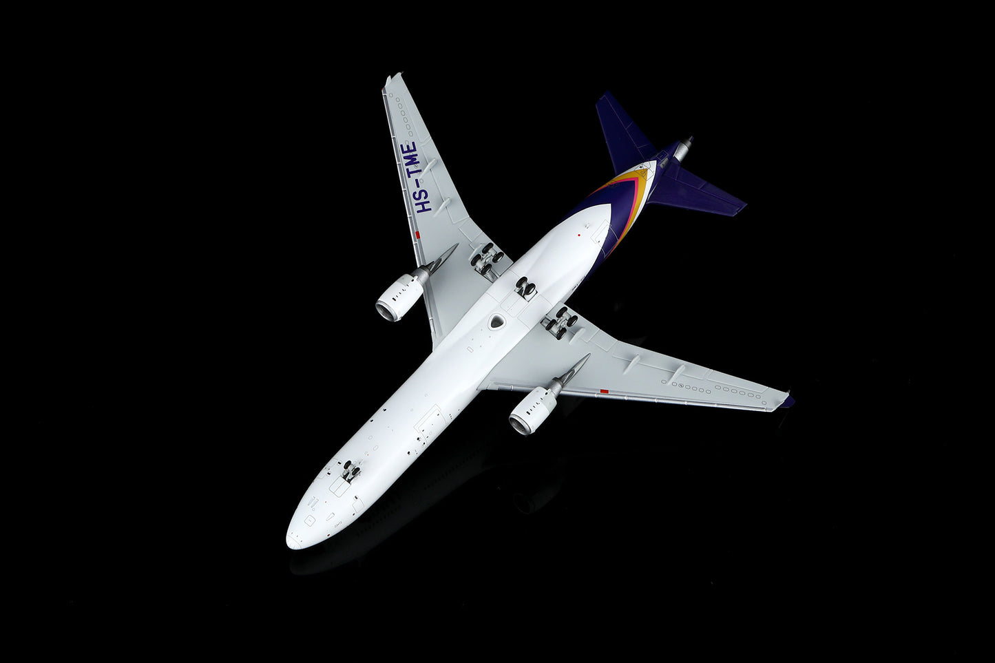 THAI Airways MD-11 HS-TME Standard Version image 9