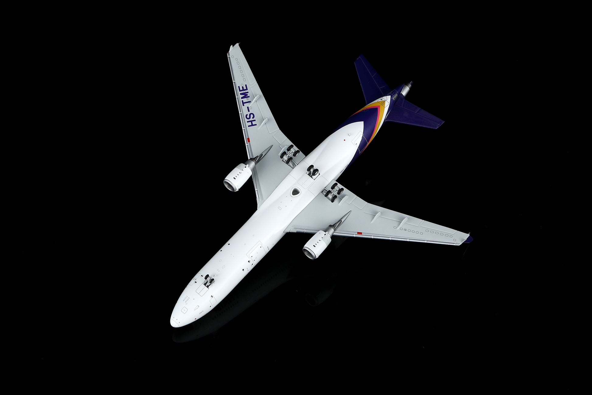 THAI Airways MD-11 HS-TME Standard Version image 9
