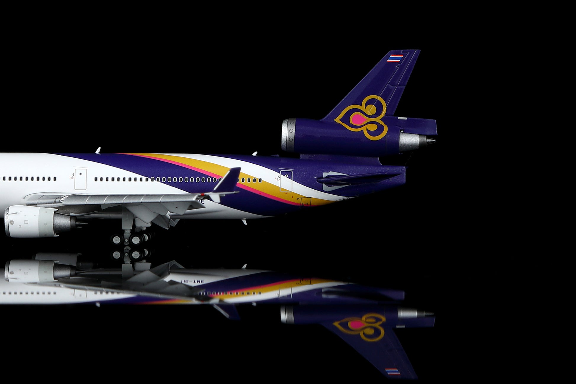 THAI Airways MD-11 HS-TME Flap-down image 17
