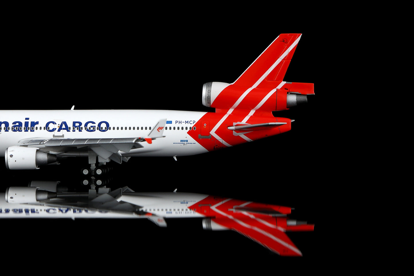 Martinair MD-11F PH-MCP Flap-down image 19
