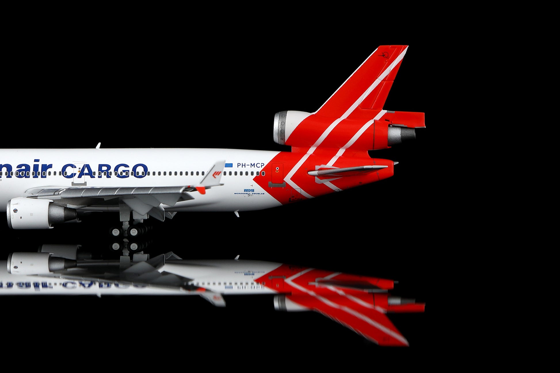 Martinair MD-11F PH-MCP Flap-down image 19