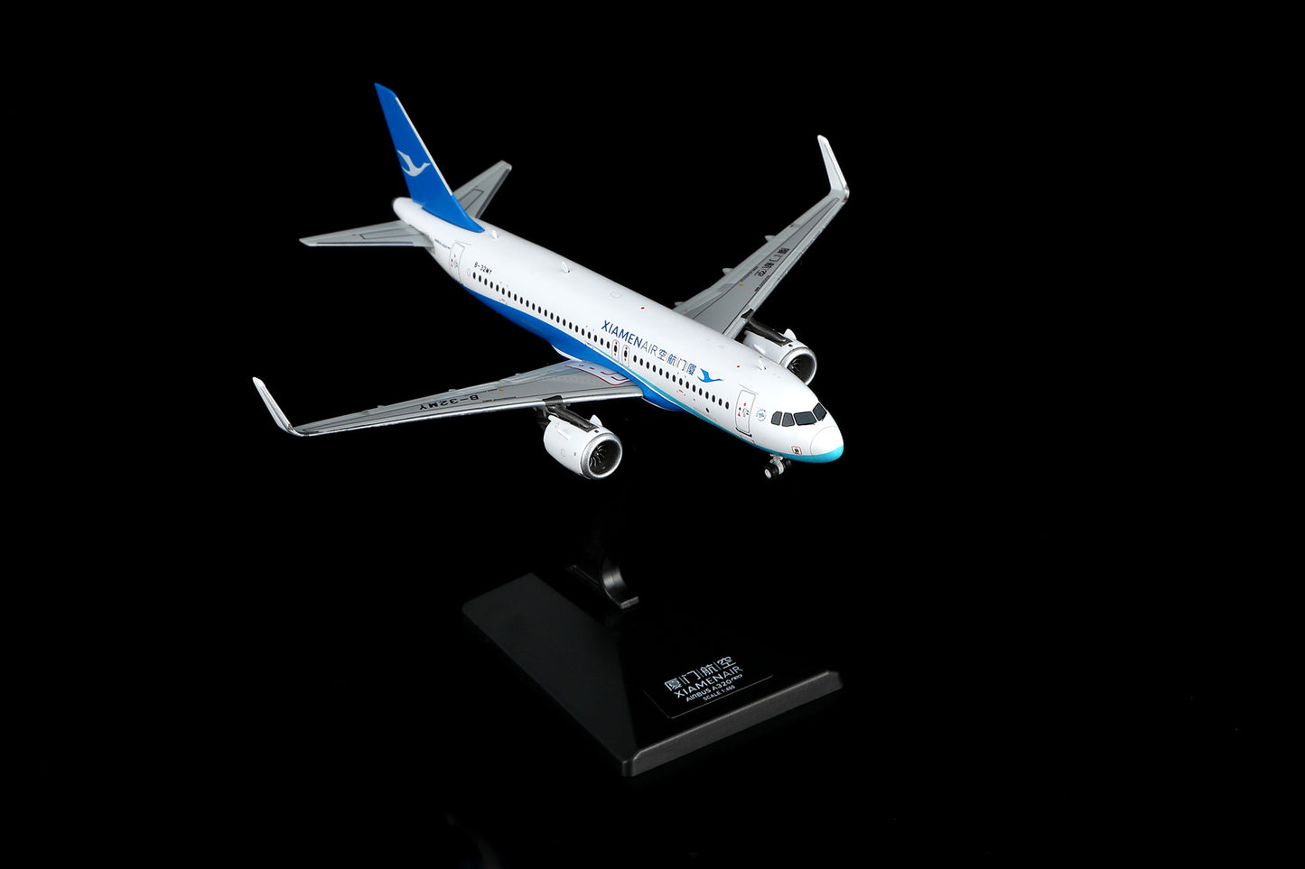 Xiamen Airlines Airbus A320neo B-32MY Standard Version image 6