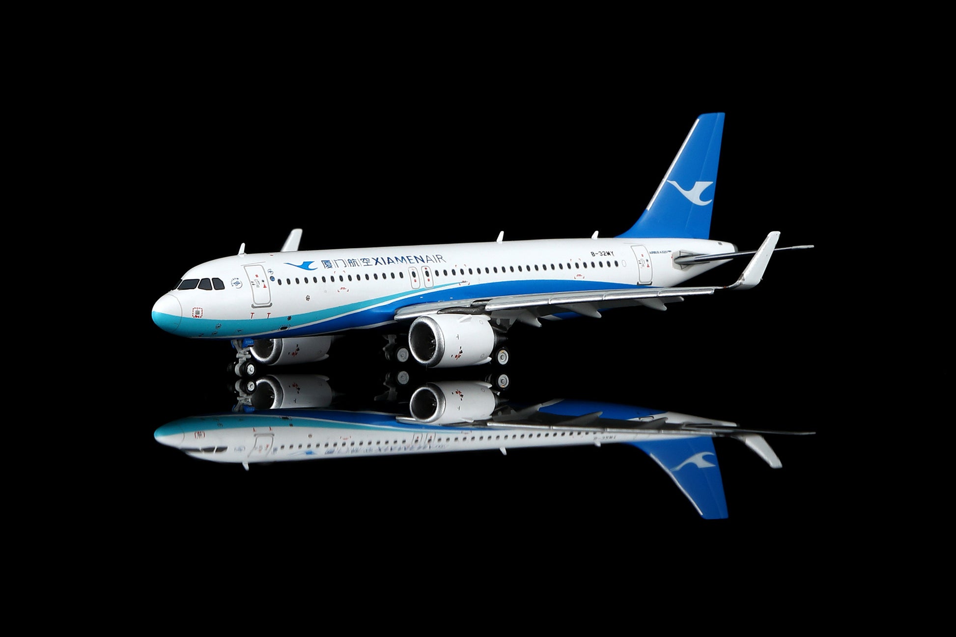 Xiamen Airlines Airbus A320neo B-32MY Flap-down image 14