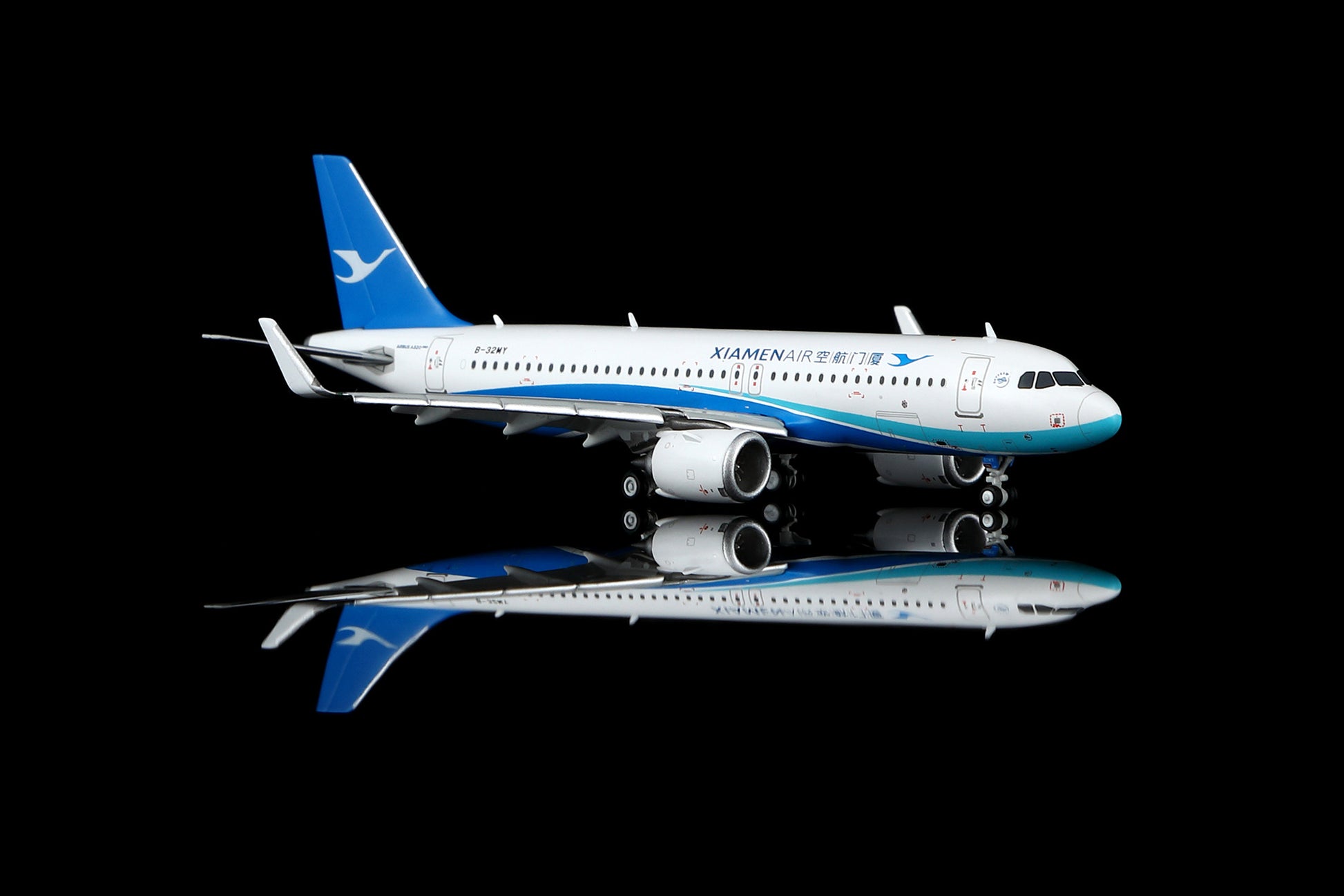 Xiamen Airlines Airbus A320neo B-32MY Flap-down image 15