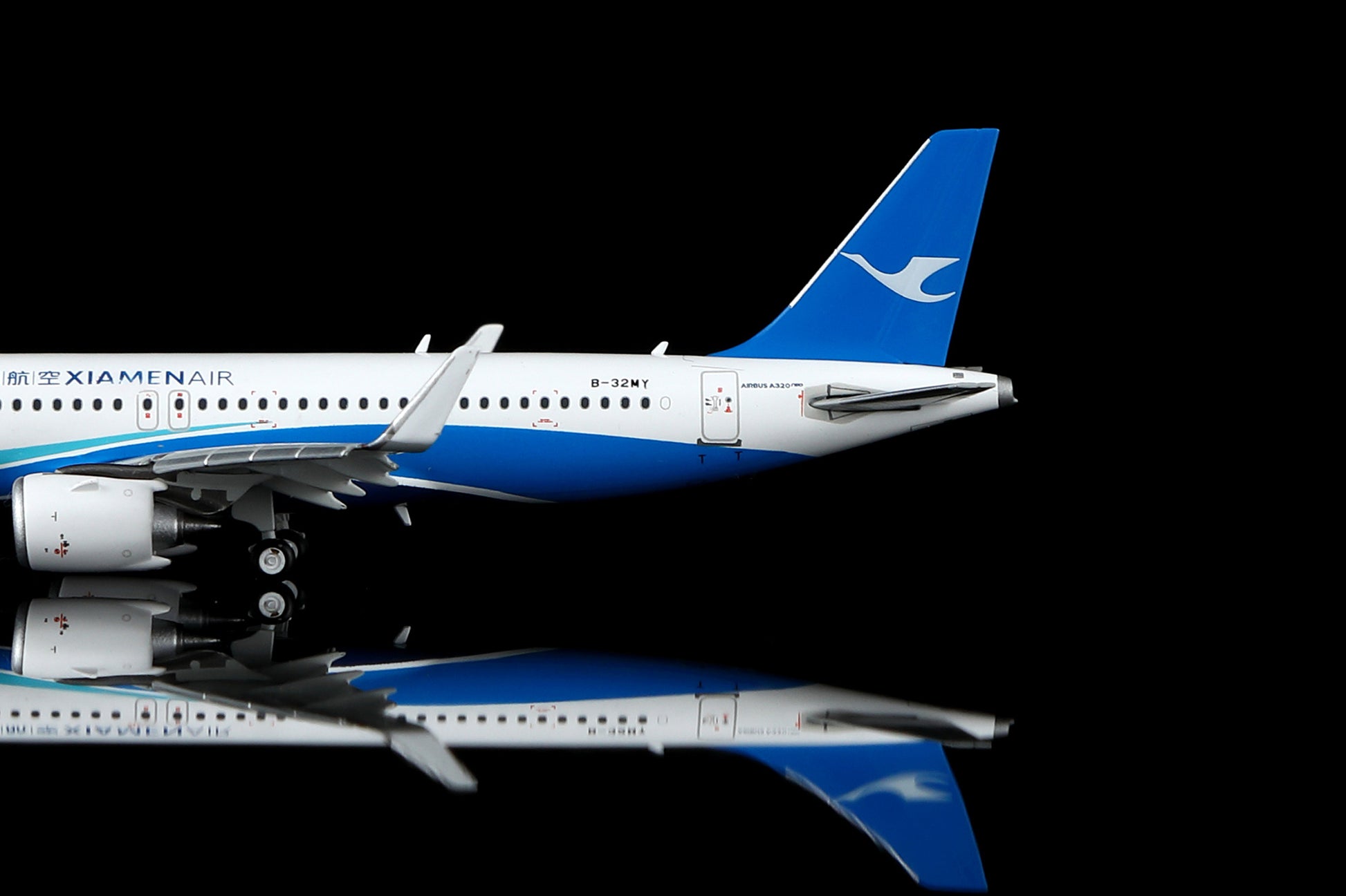 Xiamen Airlines Airbus A320neo B-32MY Flap-down image 17