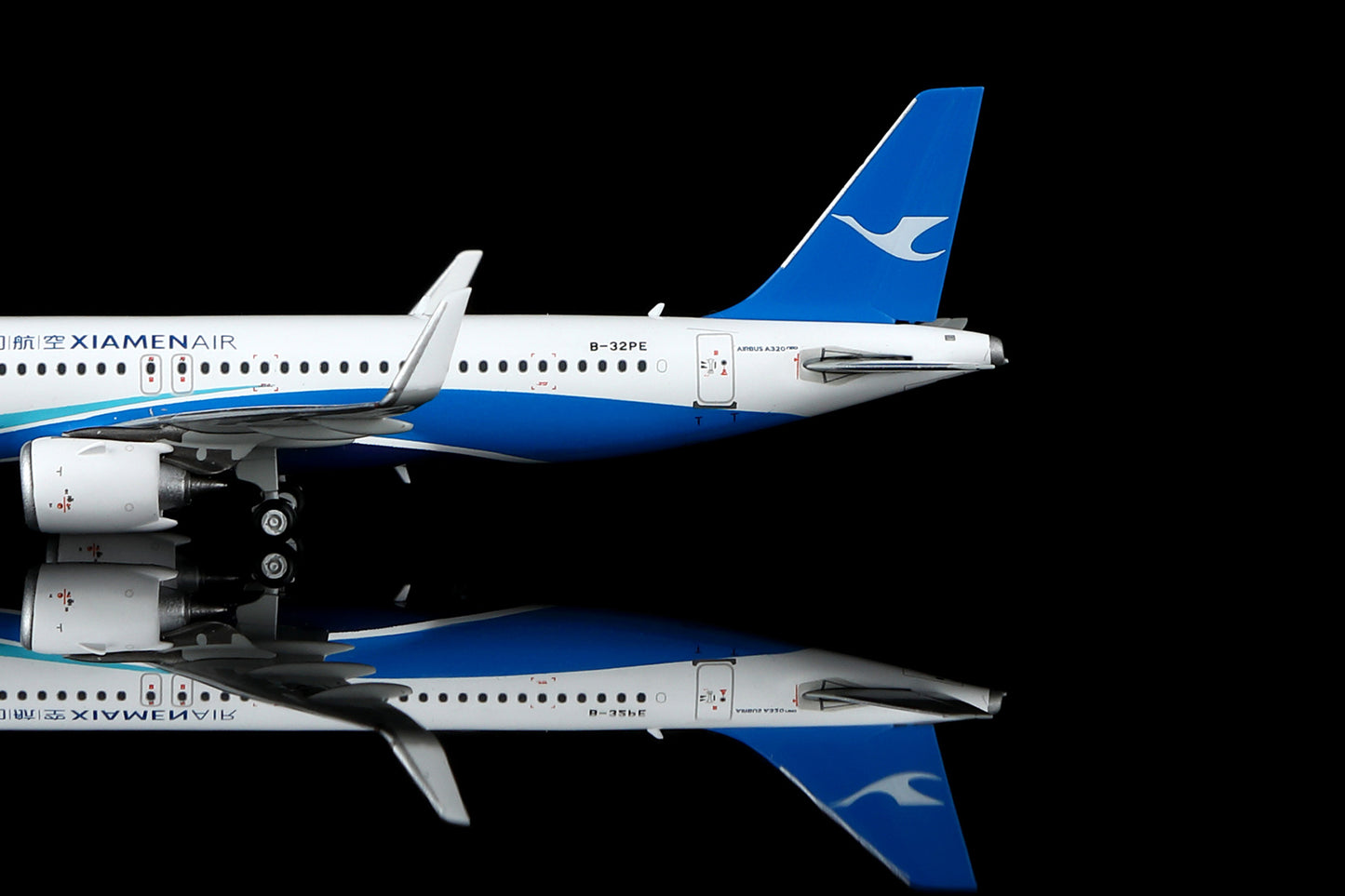 Xiamen Airlines Airbus A320neo B-32PE Standard Version image 3