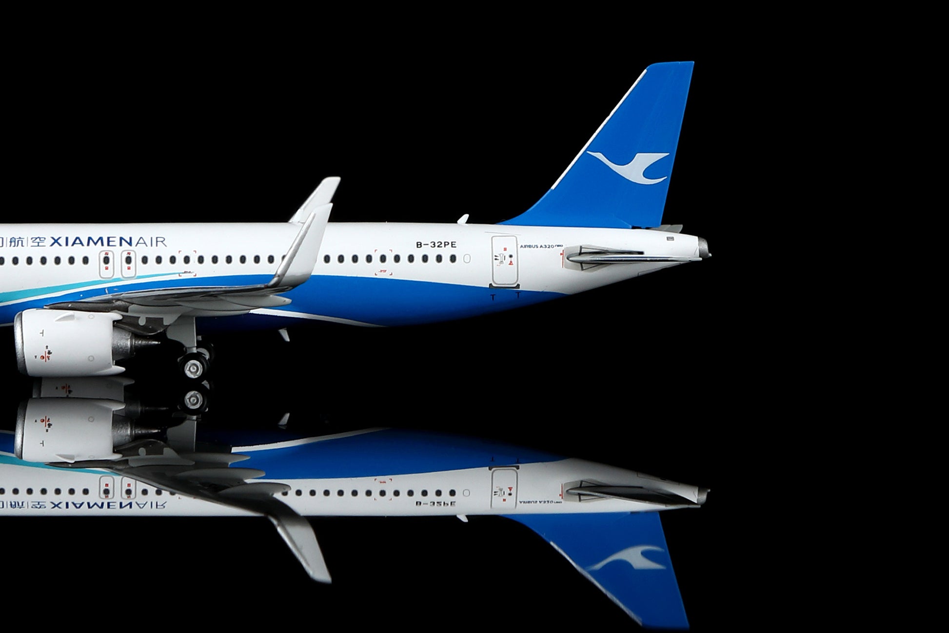 Xiamen Airlines Airbus A320neo B-32PE Standard Version image 3