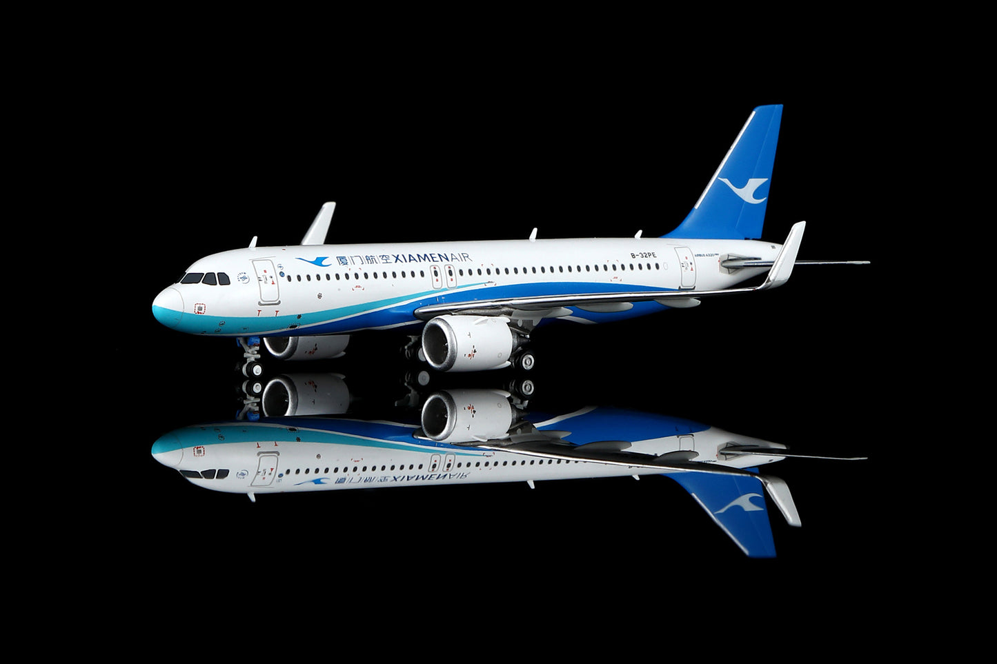 Xiamen Airlines Airbus A320neo B-32PE Standard Version image 4
